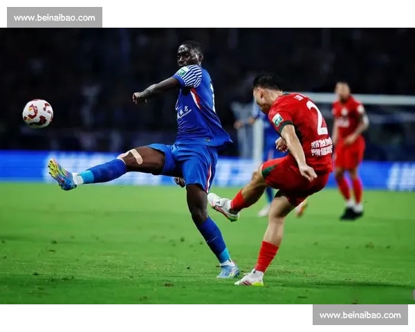 聚焦全球足球赛事精彩对决 突破强队与黑马的激情碰撞